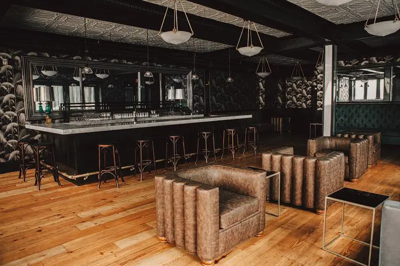 a64b559a 1b64 4d1c 9d3e 1842a84b9a06 - Modern Romance in Brooklyn at 501 Union