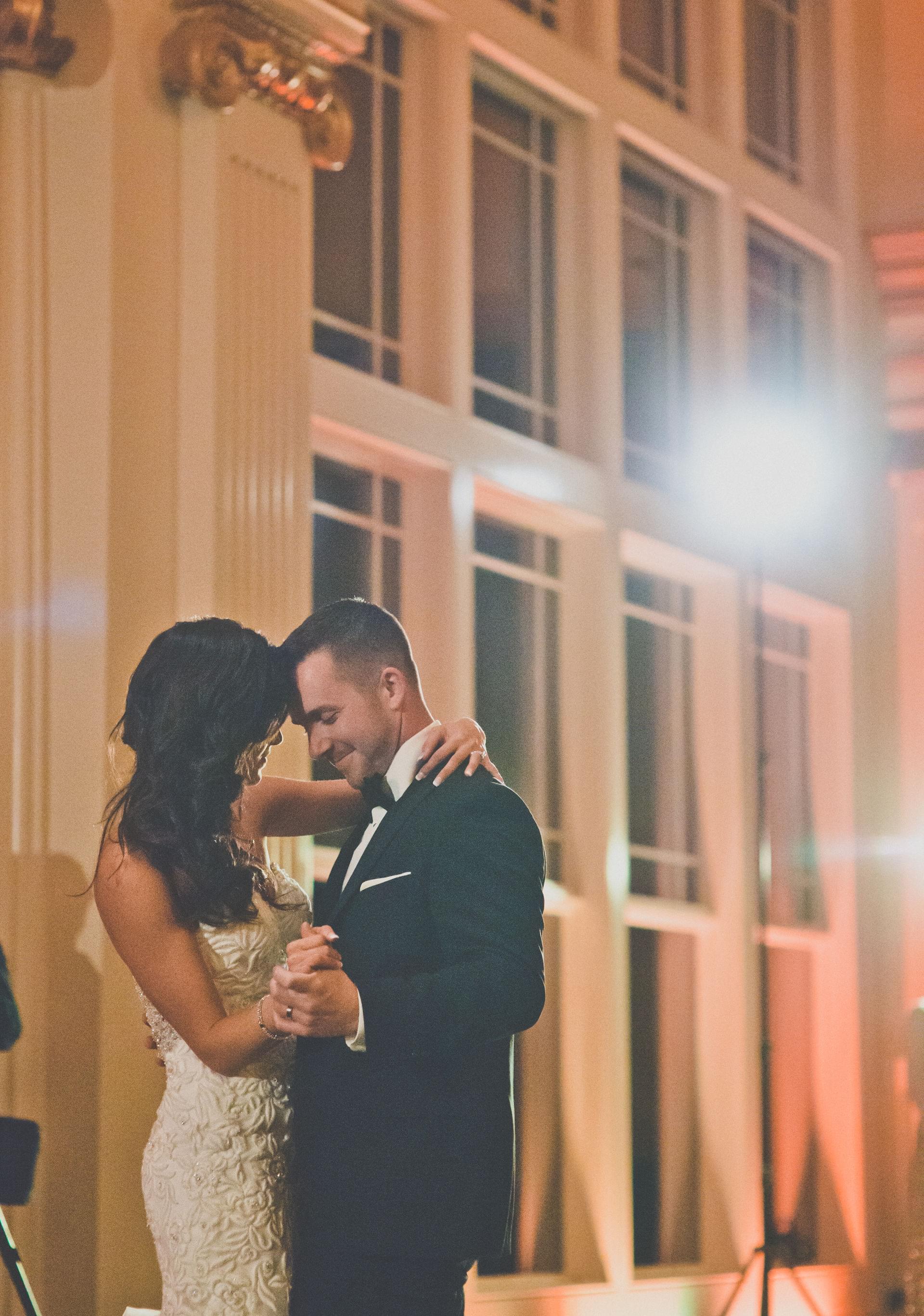 1089766 - The Riverview Wedding Video: A Gold Affair to Remember