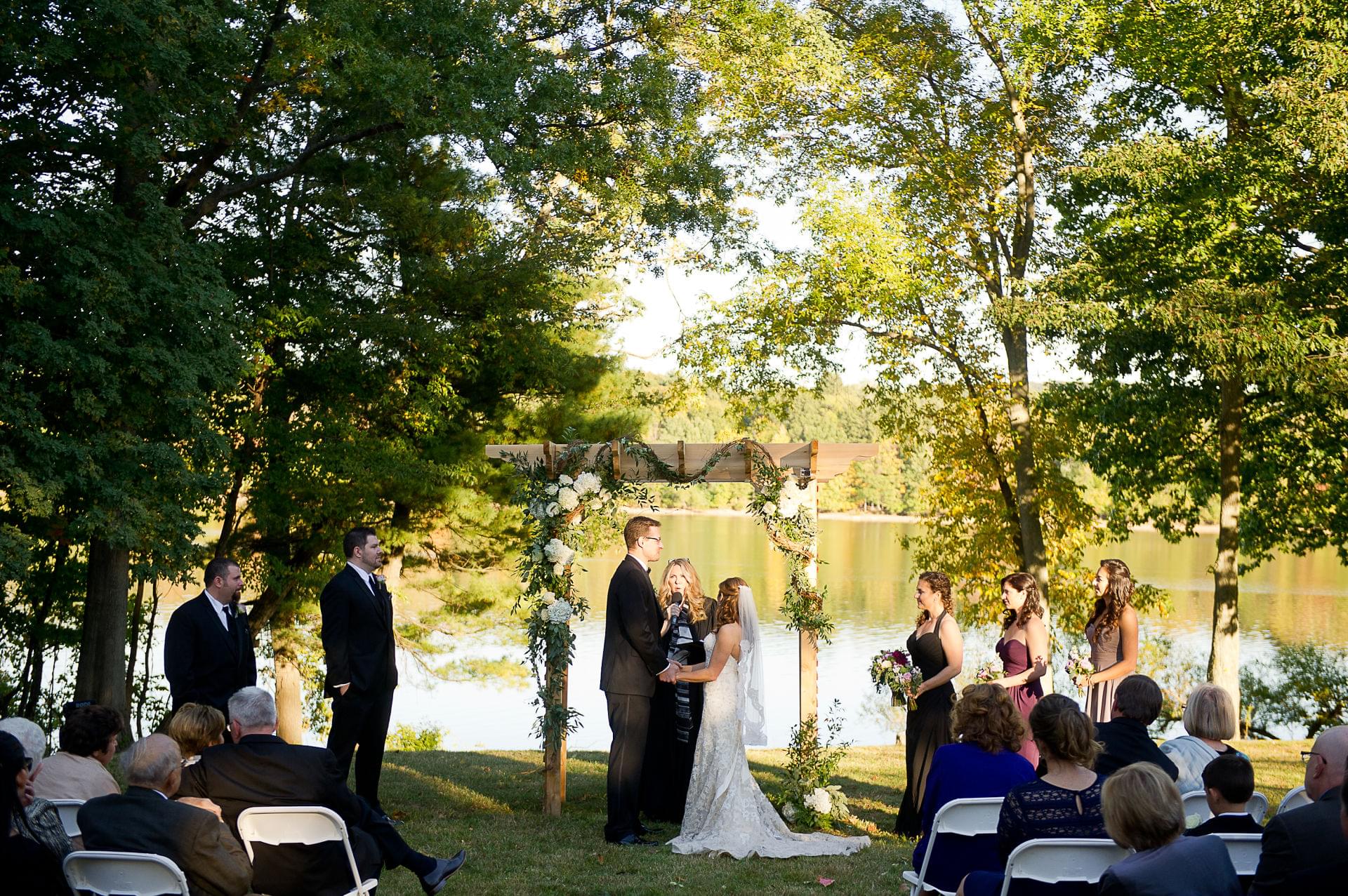 1116442 - Hudson Valley Wedding Video: A Beautiful Backyard Fête