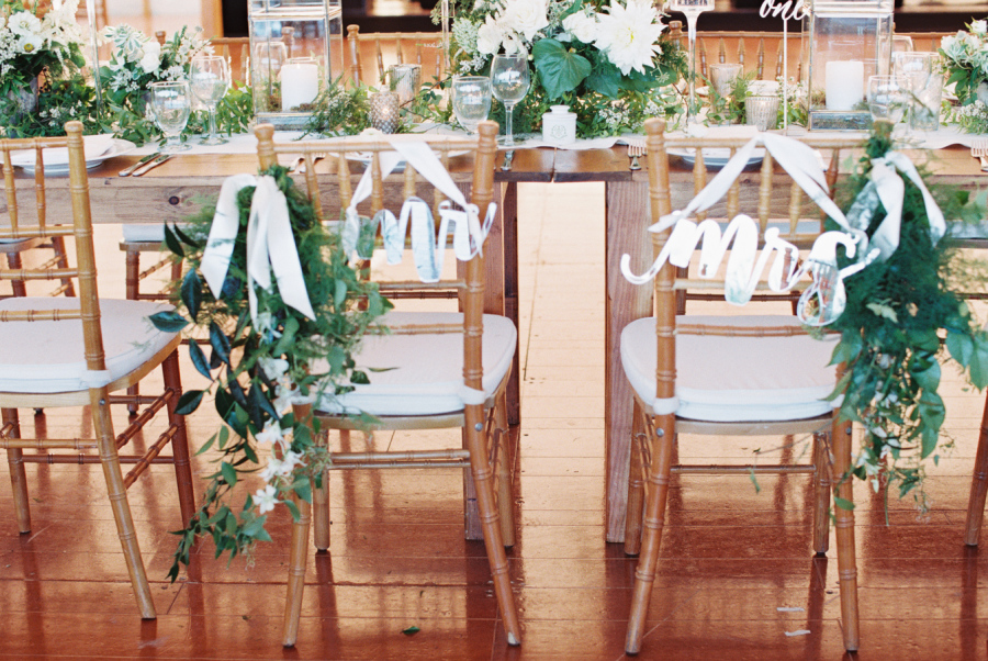 5a304a97b24be900x - Relaxed + Elegant + Oh So Beautiful - This Beachside Wedding Is Pure Magic