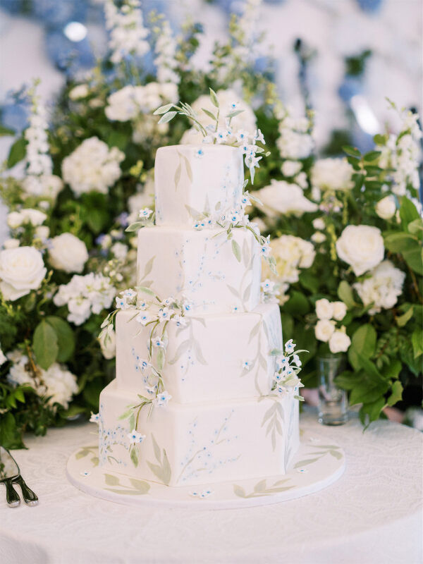 megan and cj belle haven club 15 195665 1647625416 - The Allure of This Glamorous Coastal Wedding Featured in Carats and Cake