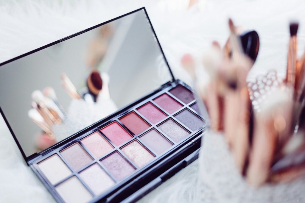 Summer Wedding makeup 1024x682 - Set Your Summer Wedding Apart With These 7 Impactful Changes