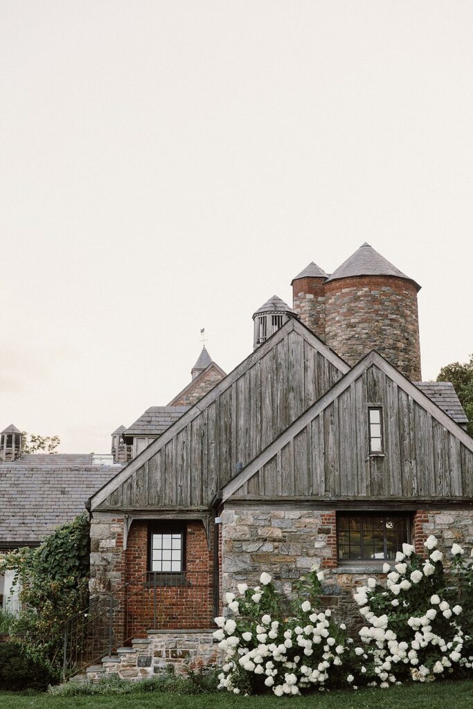 From Urban Glamour to Rustic Romance: Your Dream New York Wedding with Apricity Event Co. image 9 1 683x1024 - From Urban Glamour to Rustic Romance: Your Dream New York Wedding with Apricity Event Co.